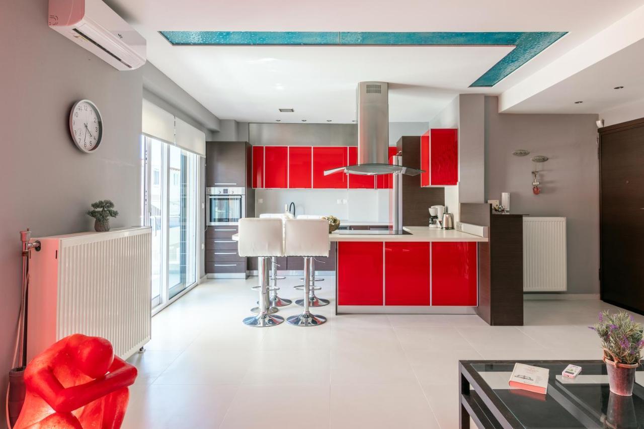 Luxury With Fireplace Near Center *